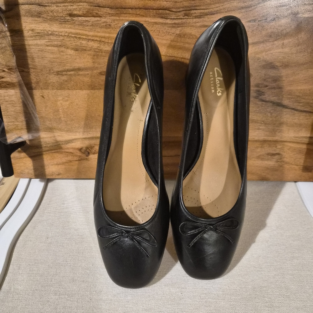 Clarks New Black Leather Casual Shoes Office Heels NWOT Sz 12 - Picture 2 of 11